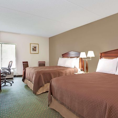 Days Inn By Wyndham Newport News City Center Oyster Point Zewnętrze zdjęcie