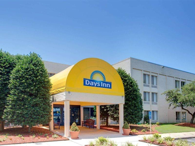 Days Inn By Wyndham Newport News City Center Oyster Point Zewnętrze zdjęcie
