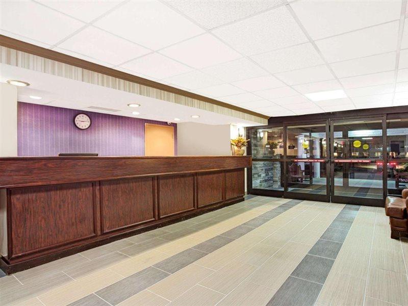 Days Inn By Wyndham Newport News City Center Oyster Point Zewnętrze zdjęcie