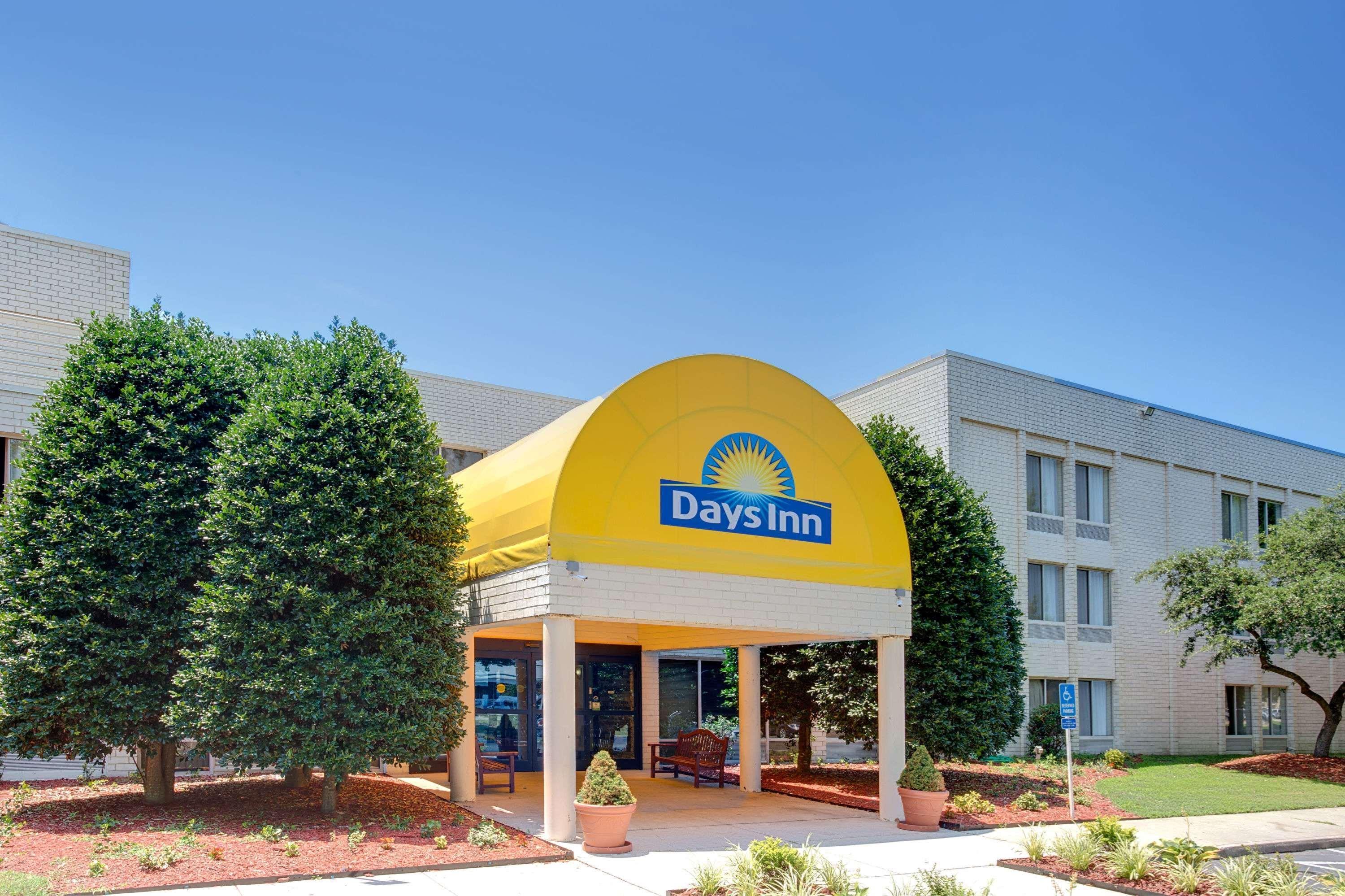 Days Inn By Wyndham Newport News City Center Oyster Point Zewnętrze zdjęcie