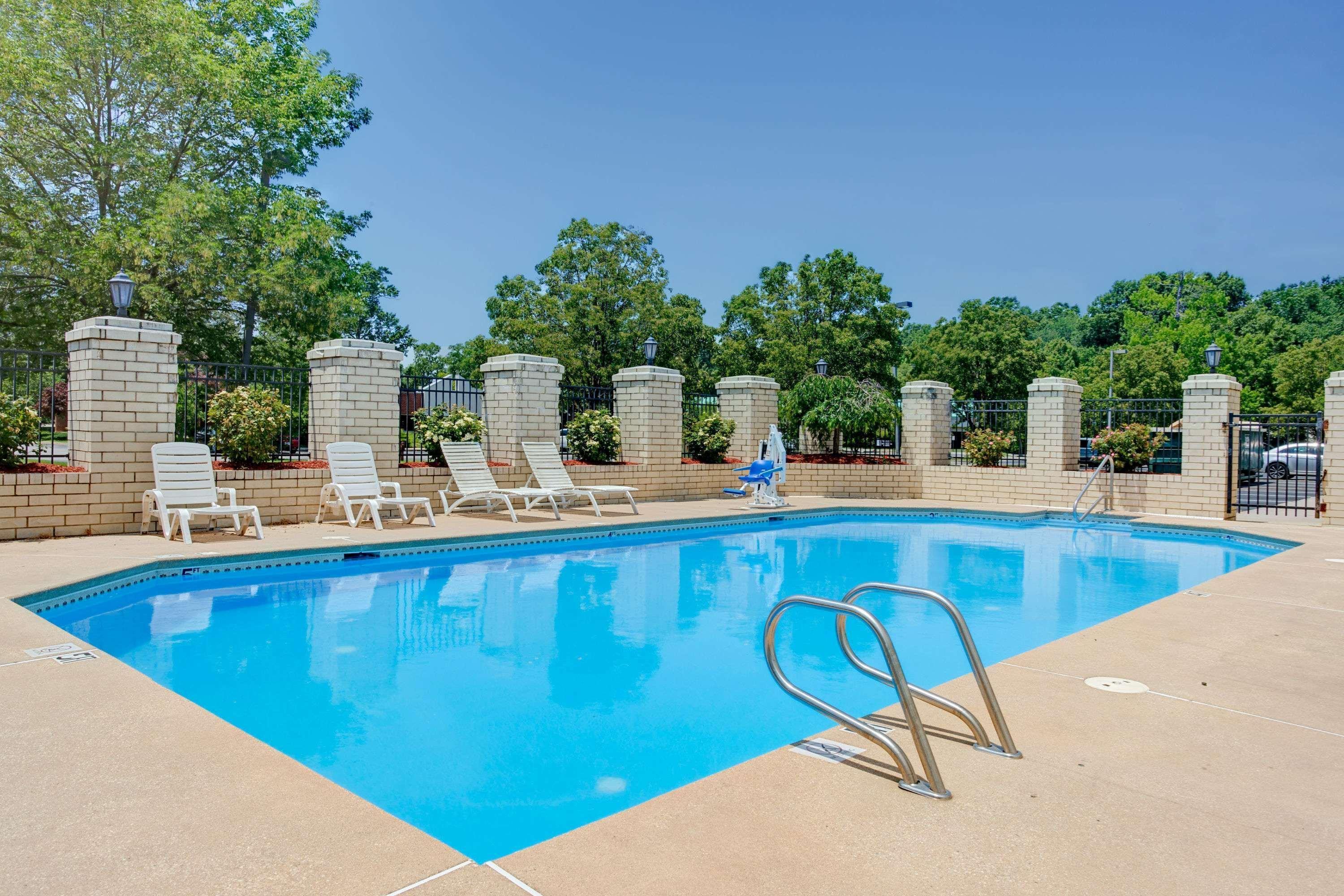 Days Inn By Wyndham Newport News City Center Oyster Point Zewnętrze zdjęcie