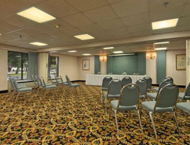 Days Inn By Wyndham Newport News City Center Oyster Point Udogodnienia zdjęcie